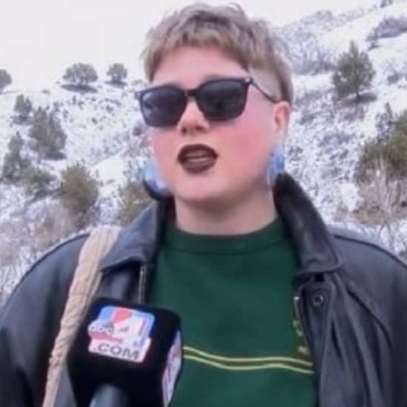 Meet your Posher, Hannah - Picture 1 of 1